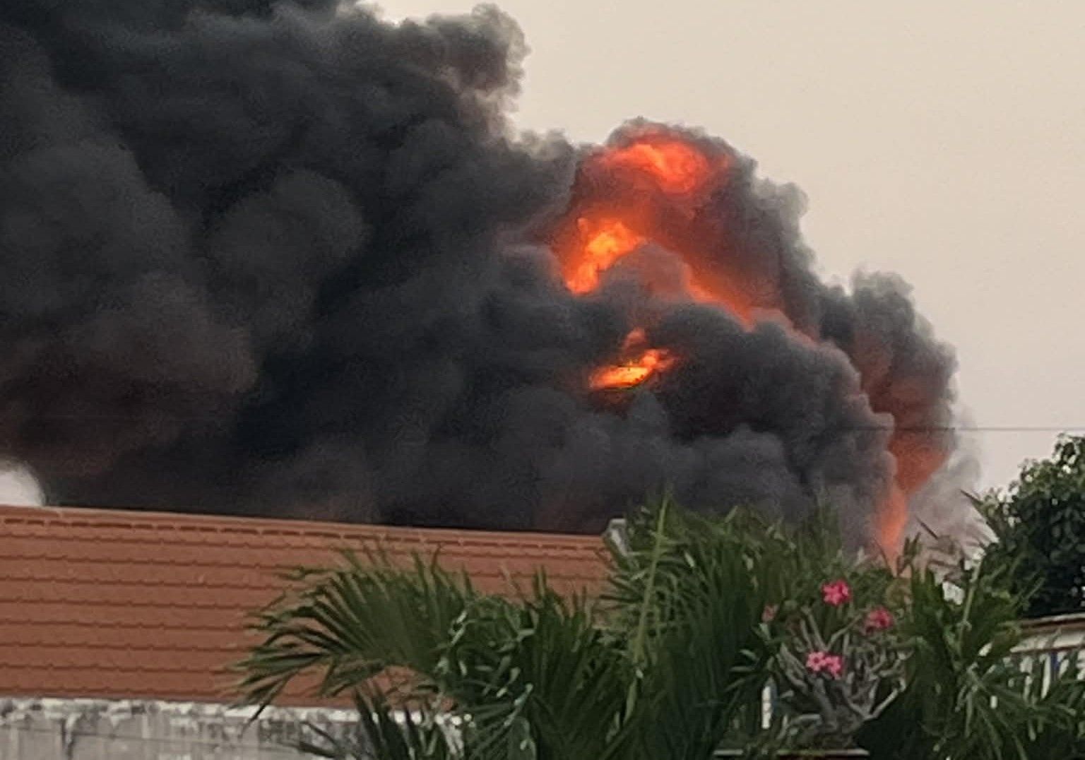 Scene of the factory fire in Chanh Hiep ward, Ho Chi Minh City. Photo: Reader provided