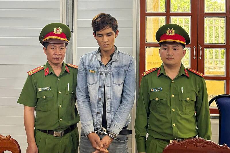 Đối tượng Tòng Văn Long tại cơ quan chức năng. Ảnh: Công an tỉnh Sơn La