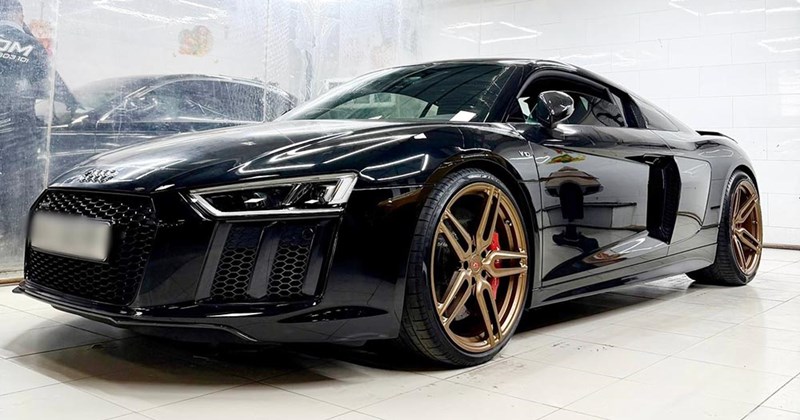 Audi R8 V10 Plus với vành xe vàng đồng gây chú ý tại TP.HCM
