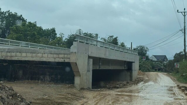 Một cây cầu trên tuyến đường. Ảnh: Minh Chuyên