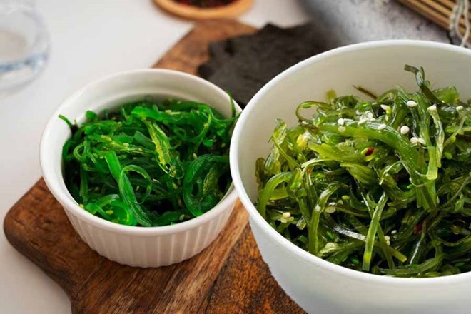 Seaweed is nutritious, advertised with many health benefits. Photo: Thien Nhan