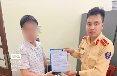 Cars with wrong license plates handled by functional forces. Photo: Traffic Police Department