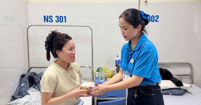 Bệnh viện Bảo Sơn: Ấm lòng với "bát cháo tình thương