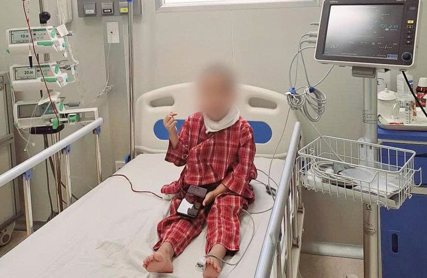 After a period of treatment at Hue Central Hospital, the patient's health has now stabilized. Photo: Lan Huong