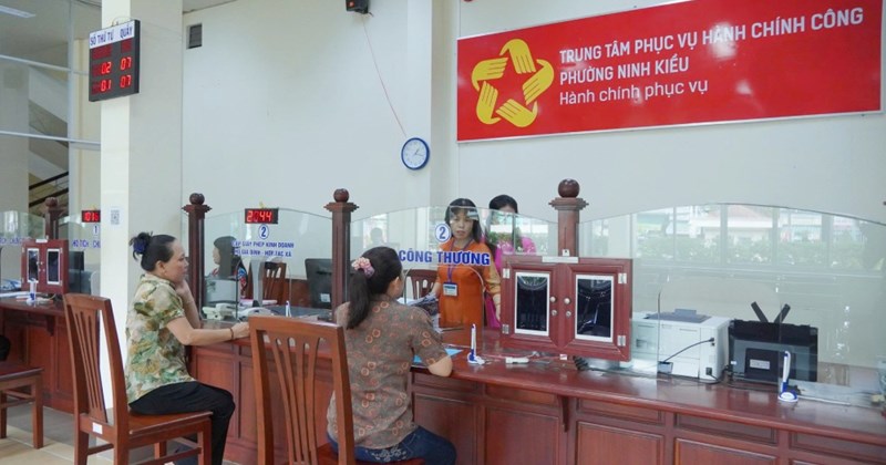 Số lượng phòng chuyên môn thuộc Ủy ban nhân dân xã