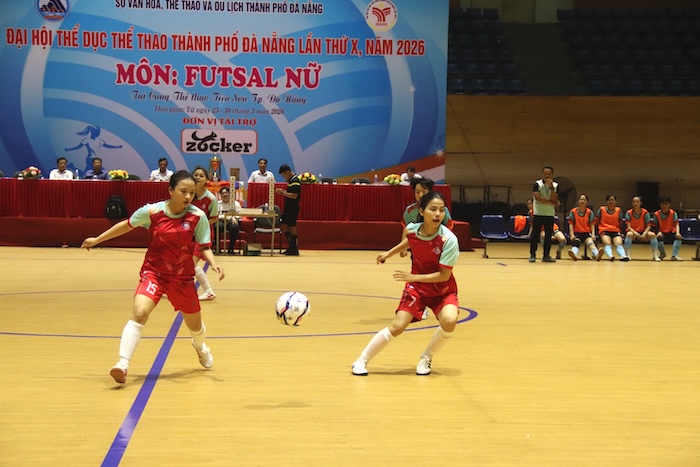 21 équipes de football s'affrontent au tournoi de futsal féminin de la ville de Da Nang. Photo: Nguyen Linh