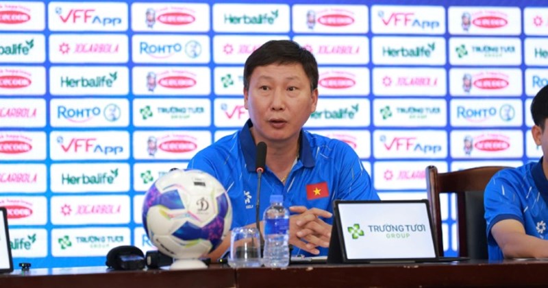 Kim Sang-sik kỳ vọng Hoàng Hên, Xuân Son tỏa sáng, Văn Hậu có cơ hội