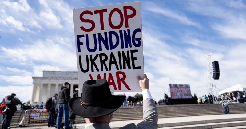 Ukraine đối mặt rủi ro mất viện trợ Mỹ vì Donbass