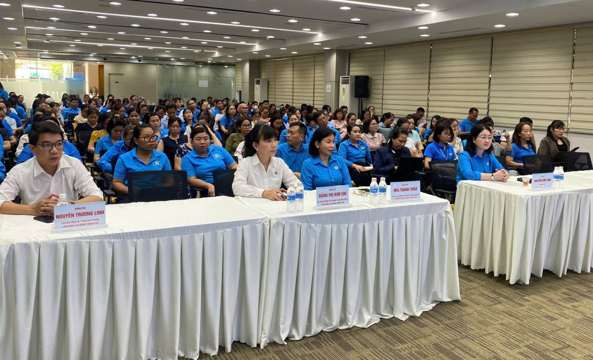 Training on using the Trade Union Management Application for trade union officials in Ho Chi Minh City. Photo: Trade Union provided