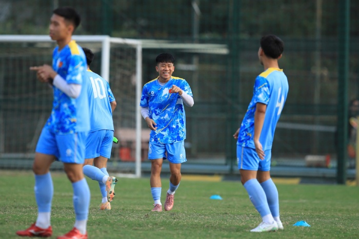 La sub-23 de Vietnam se enfrenta a la sub-23 de RPDC de Corea en el CFA Team China. Foto: Minh Dan