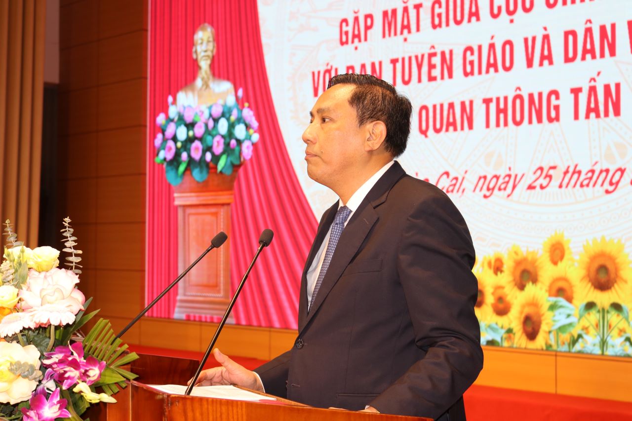 Ông Hoàng Giang - Phó Bí thư Tỉnh ủy Lào Cai phát biểu tại Hội nghị. Ảnh: Văn Đức