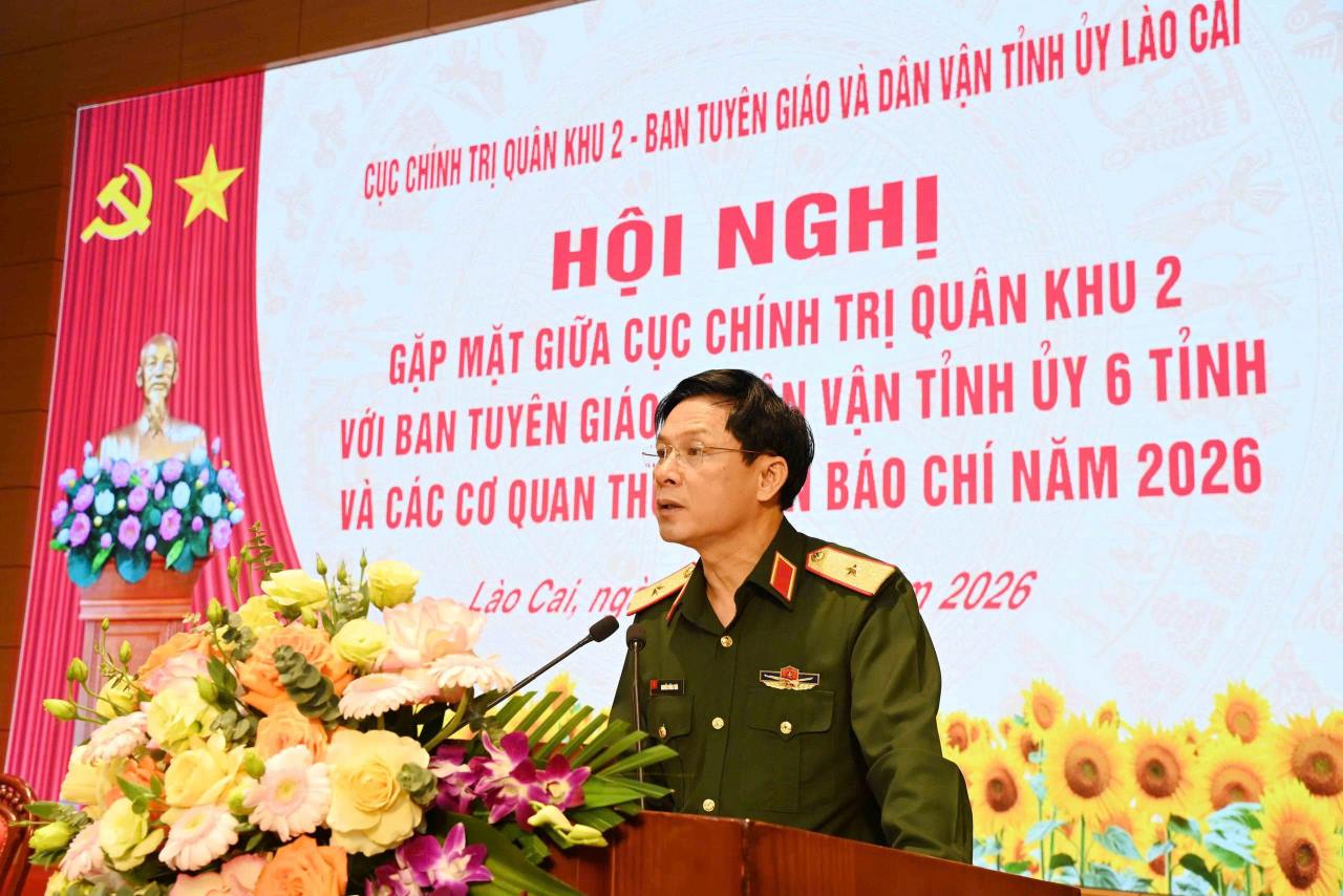 Major General Nguyen Hong Thai - Member of the Standing Committee of the Party Committee, Deputy Political Commissar of Military Region 2 delivered a directive speech at the conference. Photo: Van Duc
