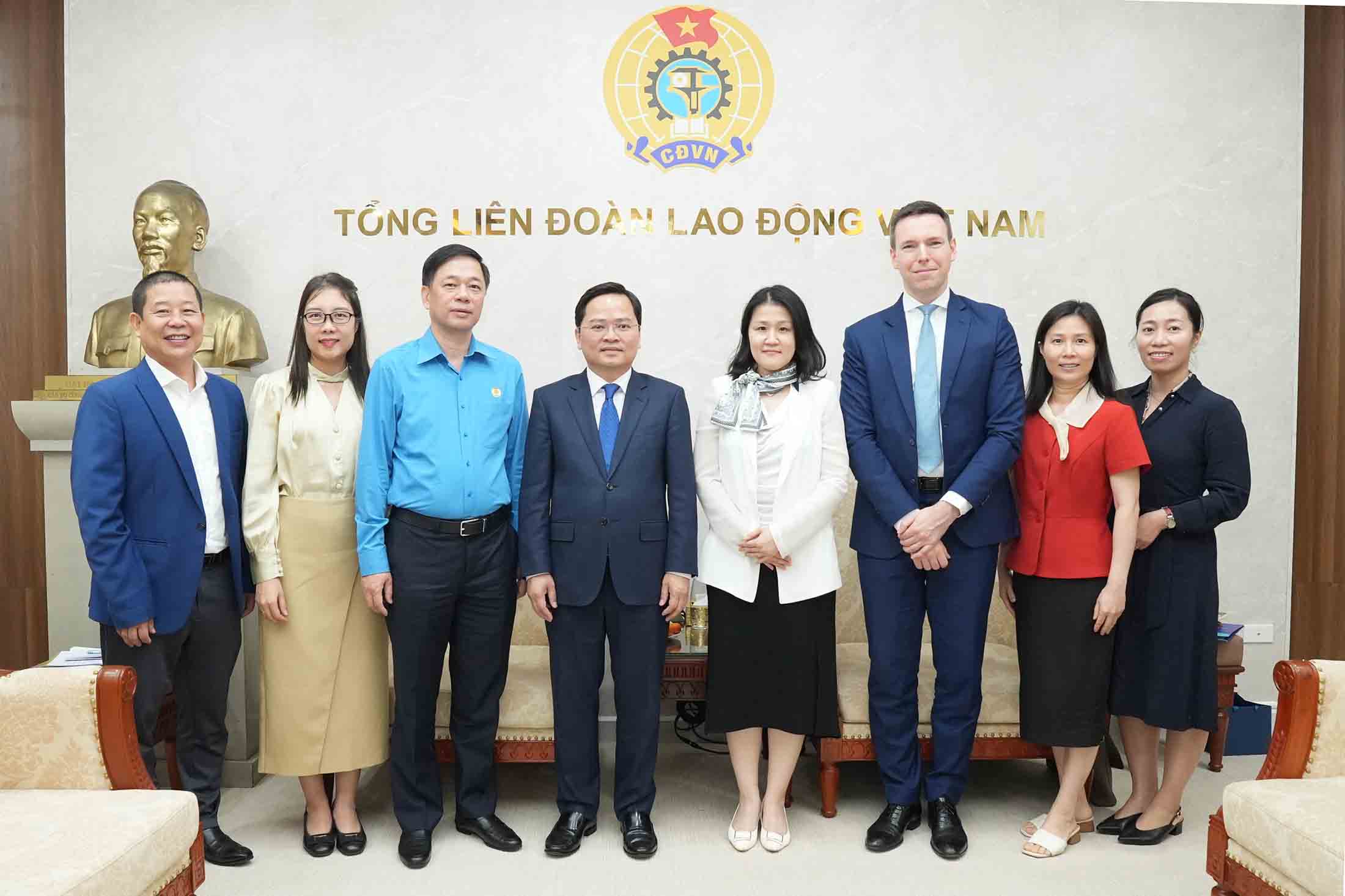 베트남 노동총연맹과 ILO는 대화의 질을 높이고 노동 생산성을 높이기 위해 계속 협력할 것입니다. 사진: 흐우 찬