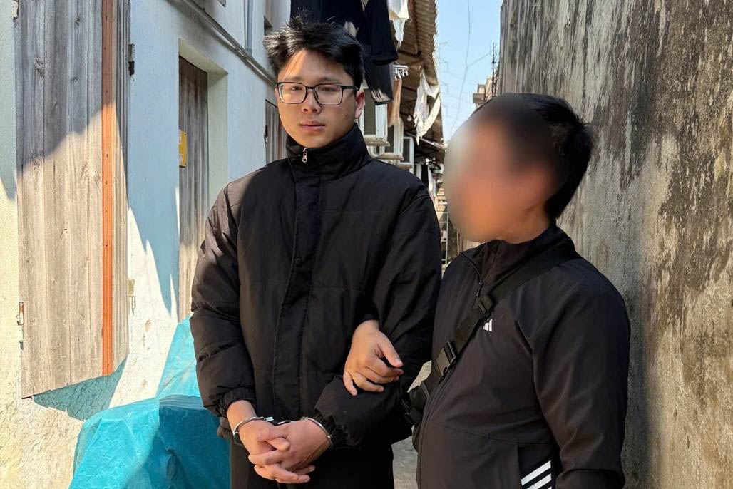 Đối tượng Nguyễn Duy Khánh (trái) thường nhắm đến phụ nữ đi đường một mình để cướp giật tài sản. Ảnh: Công an Hà Nội 