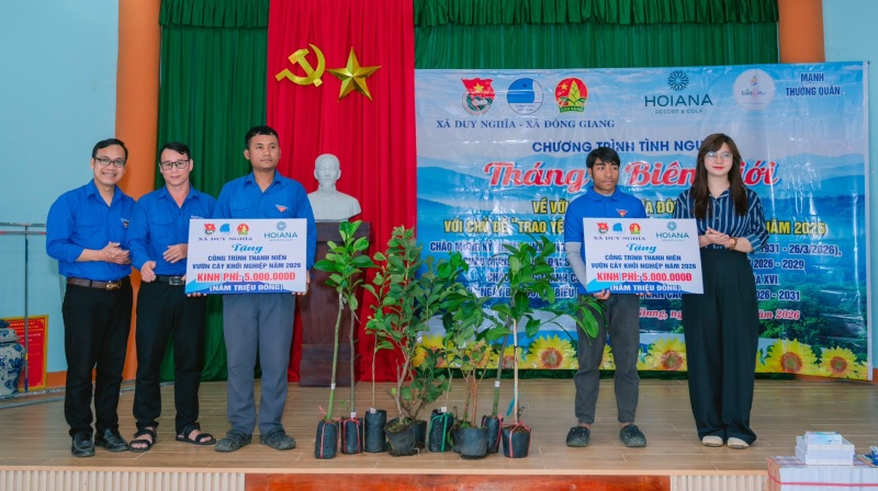 Công đoàn cơ sở Hoiana tham gia chương trình “Thắp sáng đường quê” và trao sinh kế cho thanh niên vùng cao Đà Nẵng. Ảnh: Trường An