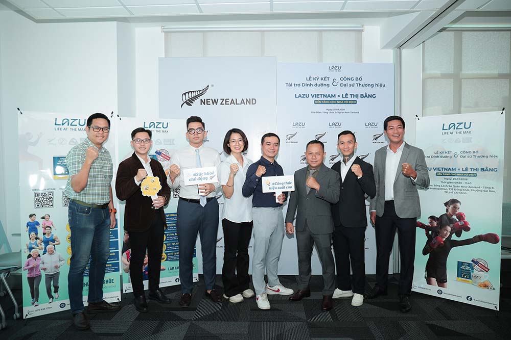 Martial artist Le Thi Bang (4th from the left) participates in a nutrition cooperation program, aiming for a new competition goal. Photo: Dang Huy