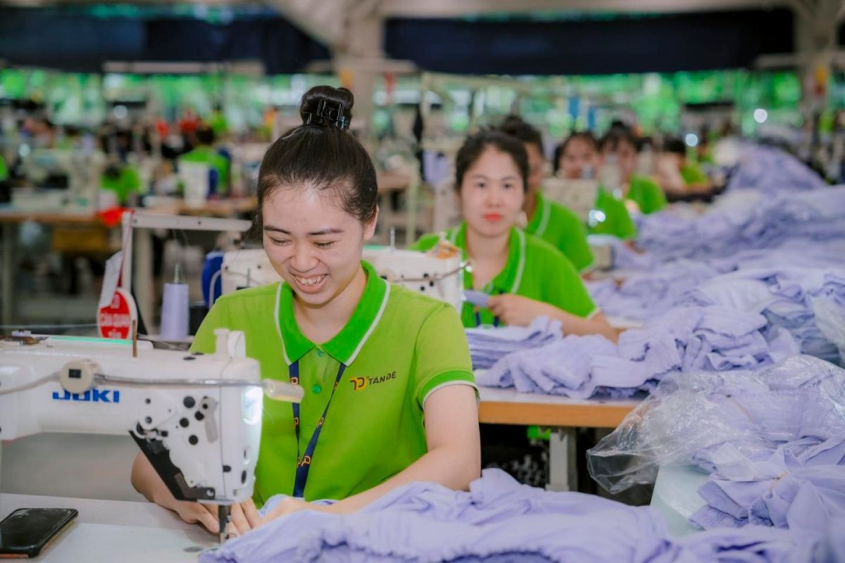 떤데 회사에서 일하는 노동자. 사진: 떤데 회사