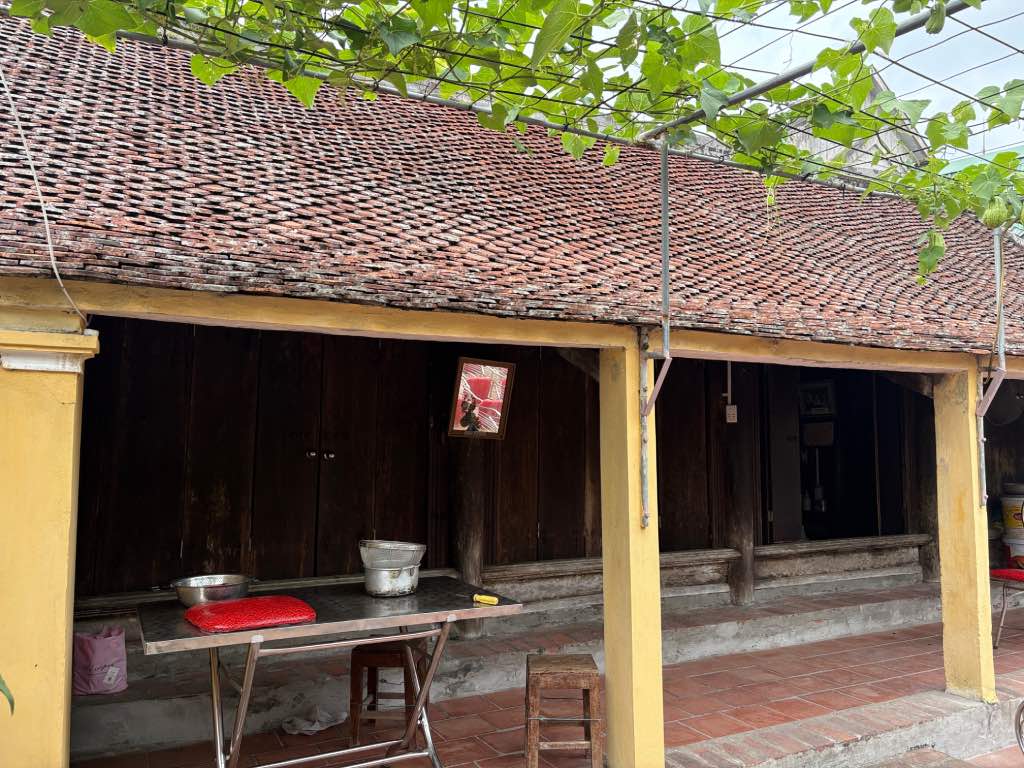 Ngôi nhà cổ nơi vợ chồng ông Nguyễn Đăng Hùng sinh sống. Ảnh: Bảo Hân 