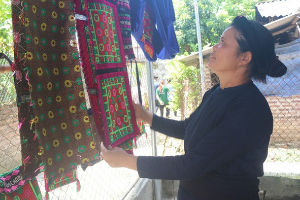 Traditional brocade weaving in Luang Noi (Cao Bang). Photo: TTXVN