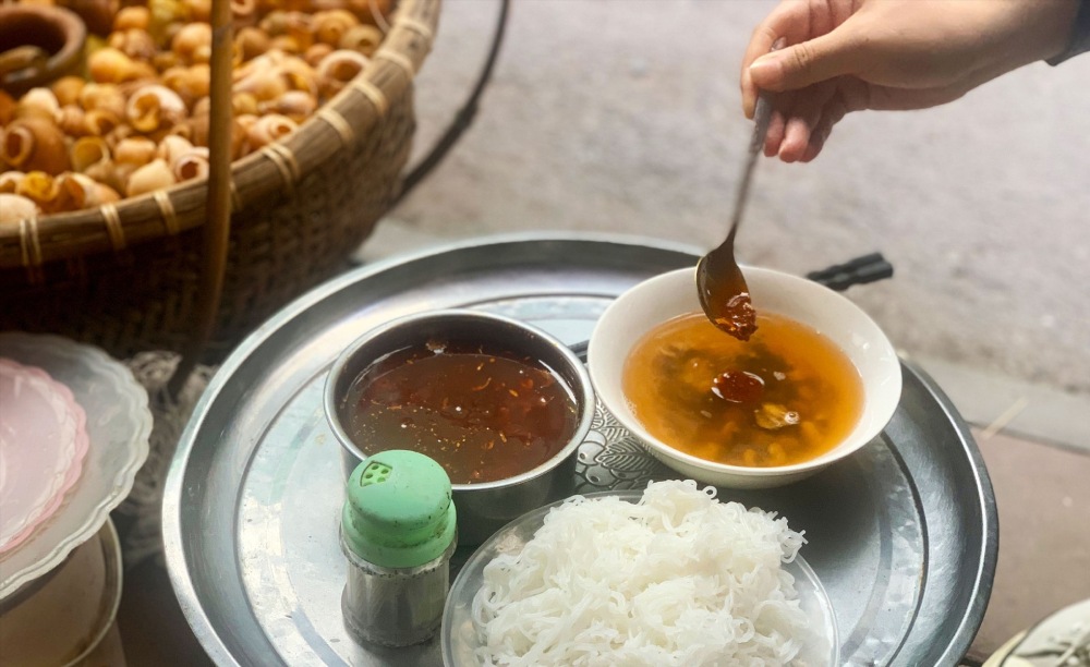 Bún ốc nguội là món ăn từ bao đời nay được nhiều thực khách yêu thích. Ảnh: Nhật Minh