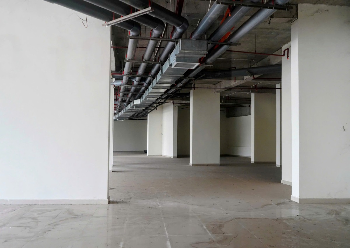 Khu vực hầm xe bỏ trống, hiện ghi nhận vẫn còn mới, chưa xuống cấp. Ảnh: Anh Tú