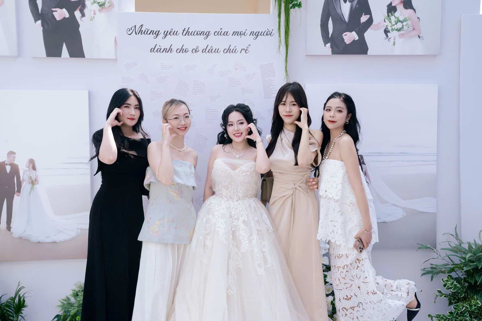 Activities brides should not miss with close friends before the wedding day. Photo: Huyen Trang