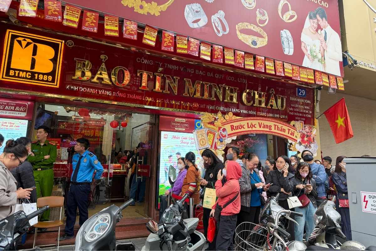Bao Tin Minh Chau, Phu Quy, DOJI are listing gold price differences much higher than the world market. Photo: Phuong Anh