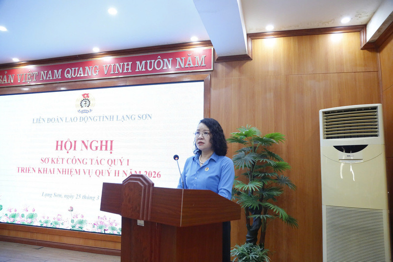 Leaders of Lang Son Provincial Labor Federation inform about the results of the first quarter and the implementation of tasks in the second quarter. Photo: Hoang Nhu