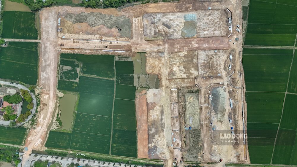 Theo Ban QLDA Đầu tư xây dựng khu vực 1 TP Huế, 4 dự án hạ tầng kỹ thuật tại khu đô thị mới An Vân Dương và khu vực trung tâm đang triển khai với quy mô từ 2,35ha đến gần 8ha, bố trí hơn 460 lô đất. Các dự án đã hoàn thành bàn giao mặt bằng và được khởi công từ tháng 8 đến cuối năm 2025, hiện bước vào giai đoạn thi công cao điểm.