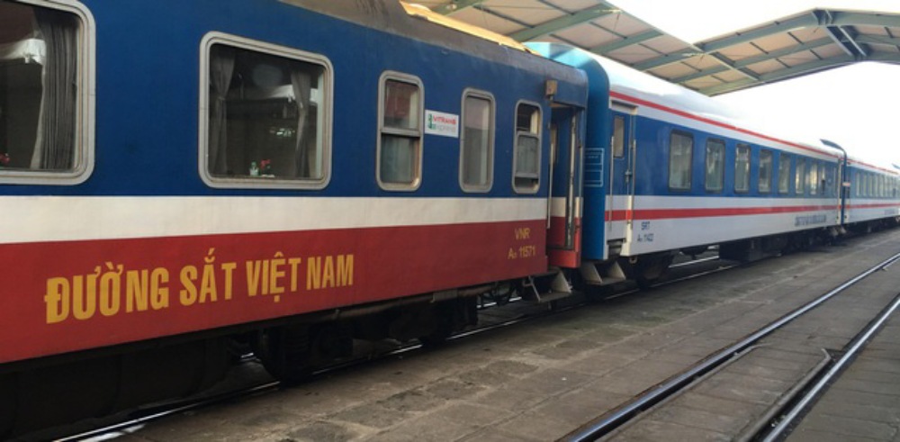 Railway transport enterprises that do not reduce ticket prices according to regulations will be fined up to 10 million VND according to Decree 81. Photo: VGP