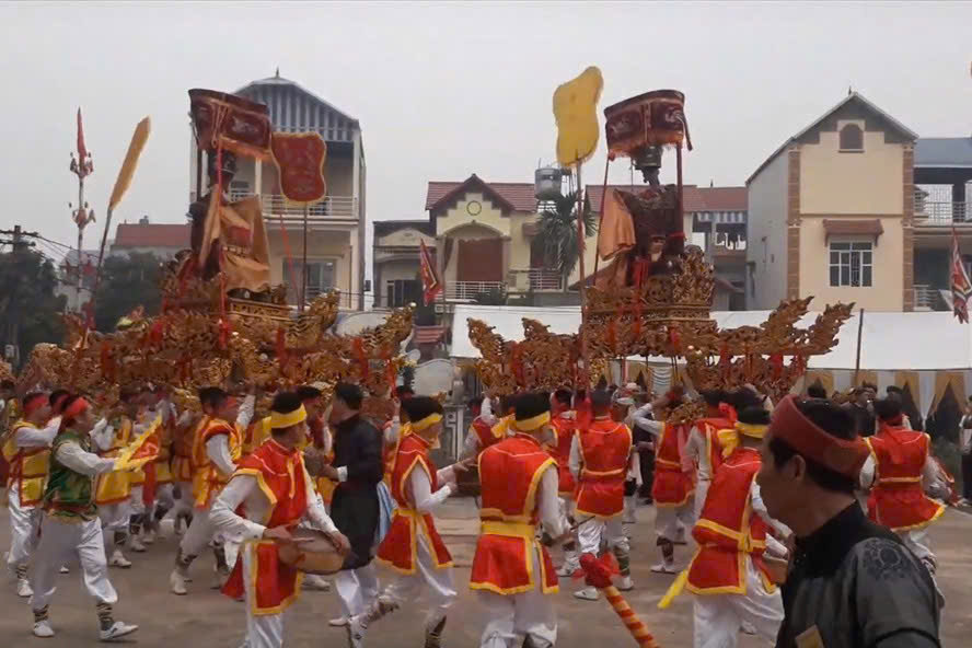 Trang nghiêm rước Thành hoàng làng - Đức Thánh Linh Lang Đại vương trong lễ hội. Ảnh: tư liệu