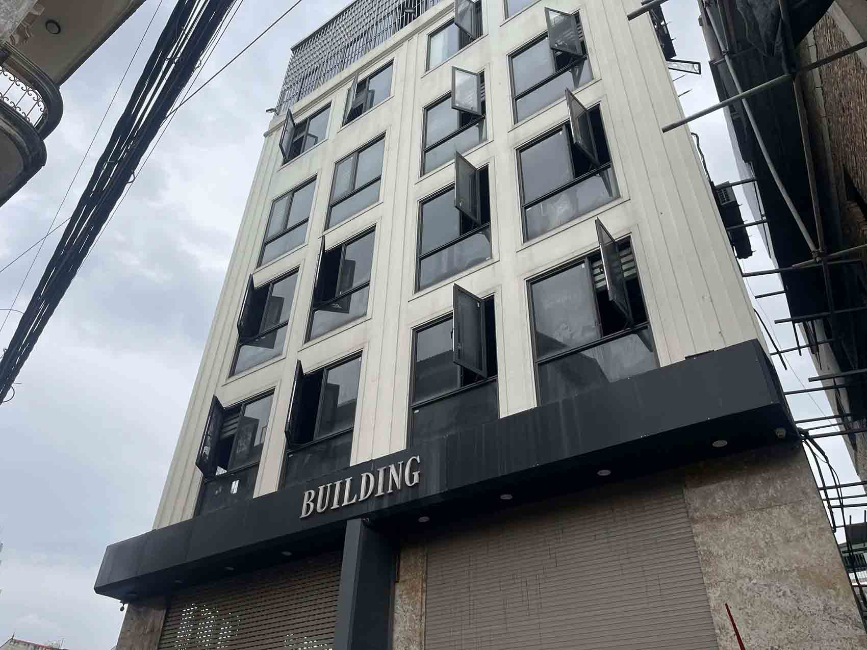 Căn nhà 5 tầng, 1 tầng lửng, 1 tầng tum. Ảnh: Kim Thủy