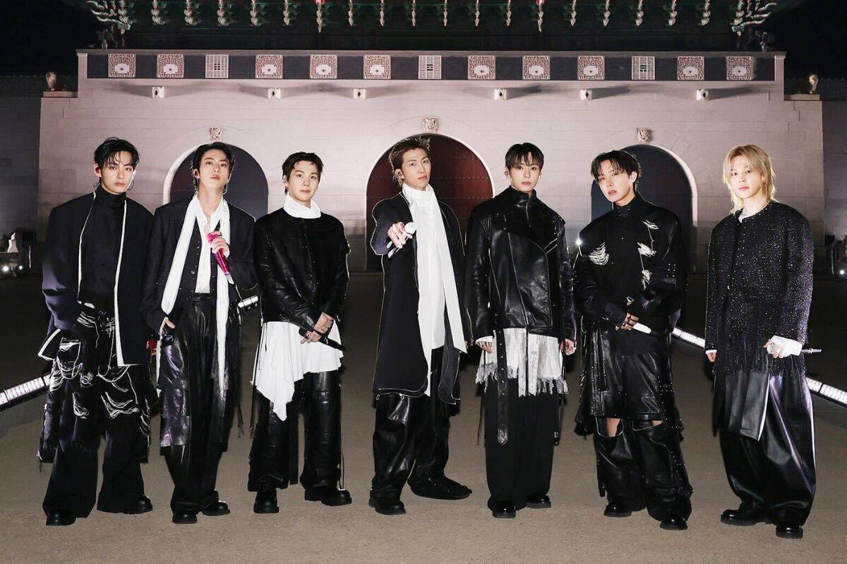 BTS's performance in Gwanghwamun Square is broadcast live globally via Netflix. Photo: Lotte