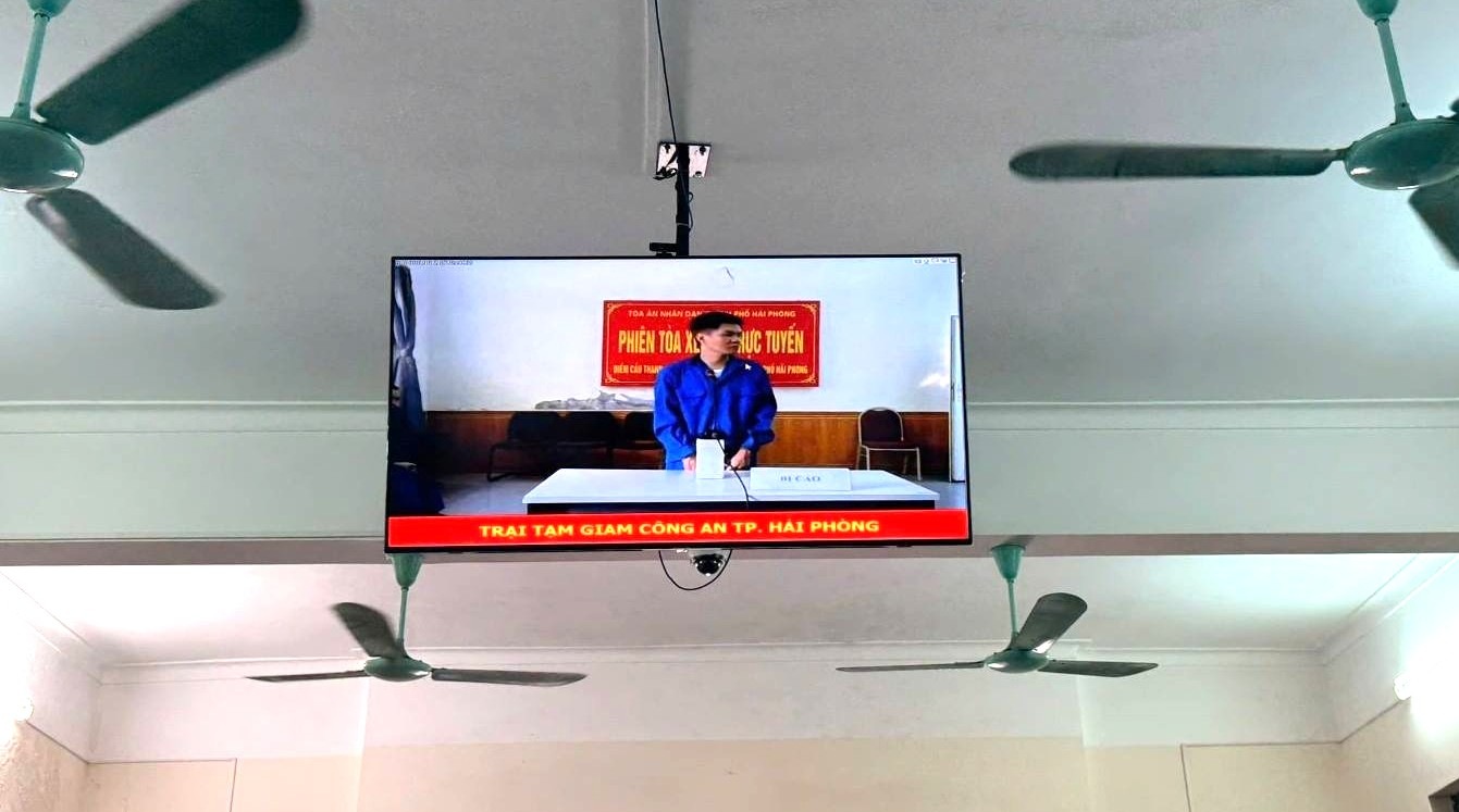 Online trial of a drug criminal case. Photo: Hai Phong City People's Procuracy