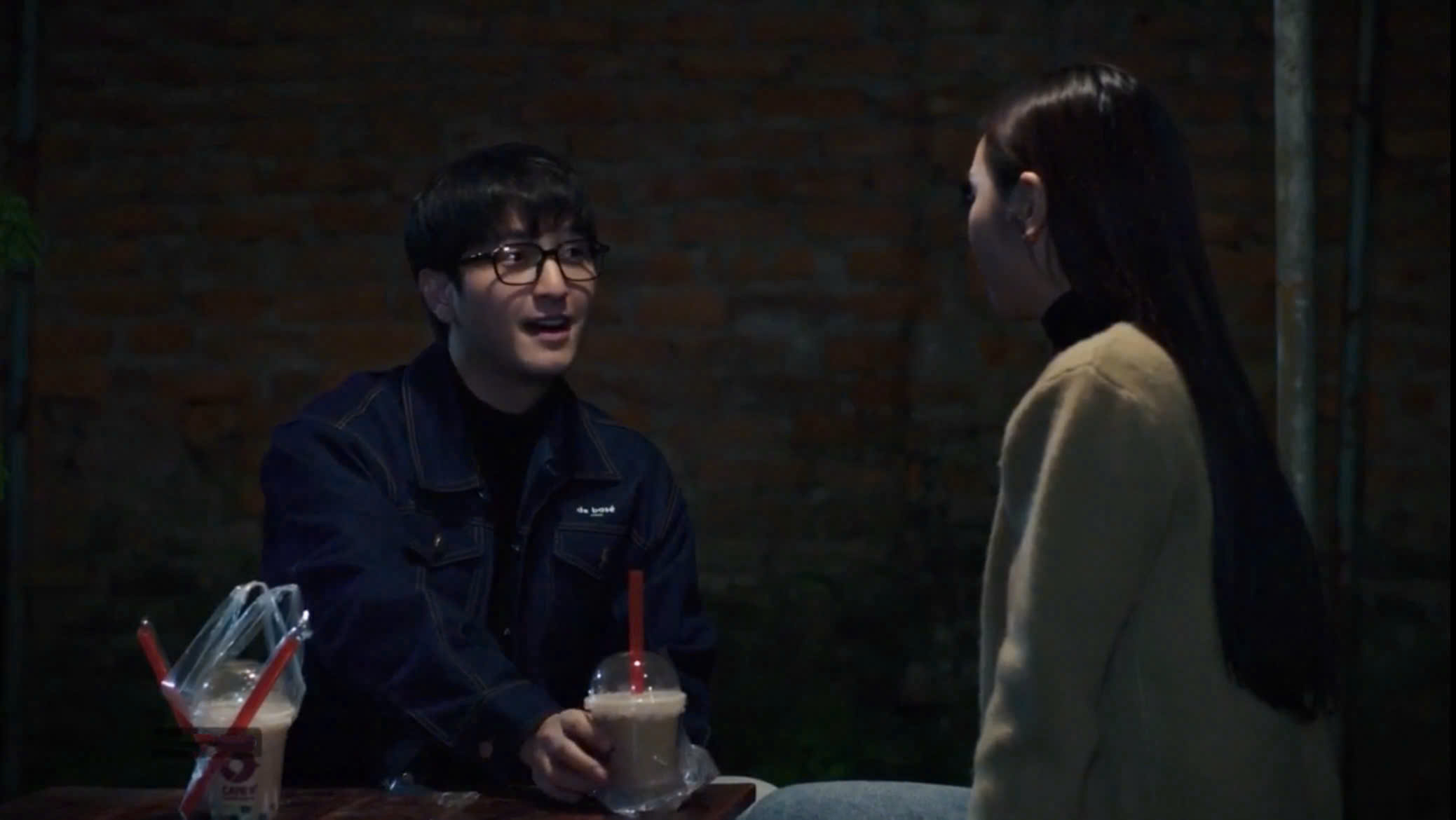 Quan came to hold on to Thuong and affirmed that he would try his best for the future of the two of them. Photo: VFC