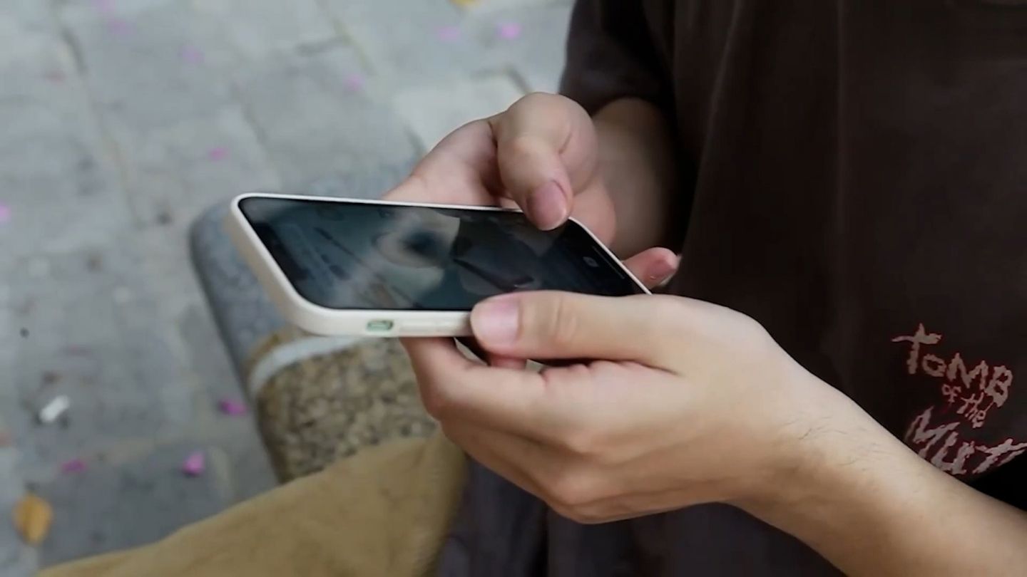 Social networks are surrounded by bad and toxic information, young people need a "shield" for thinking