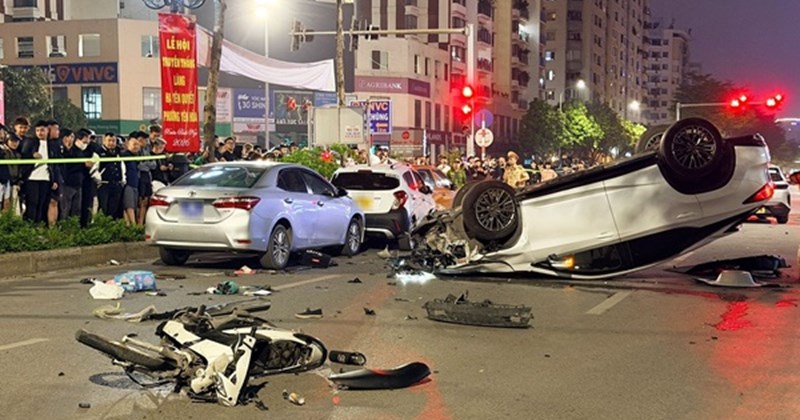 Tài xế Lexus ngủ gật gây tai nạn liên hoàn, 2 người bị thương