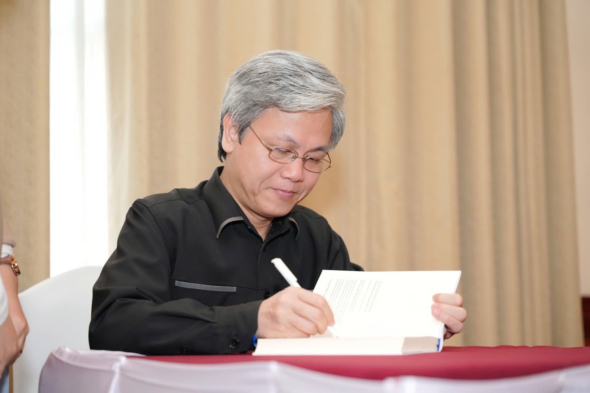 Teacher Gian Tu Trung - Director of IRED Education Institute, who chaired the translation project of the book series "History of World Civilization". Photo: Character provided