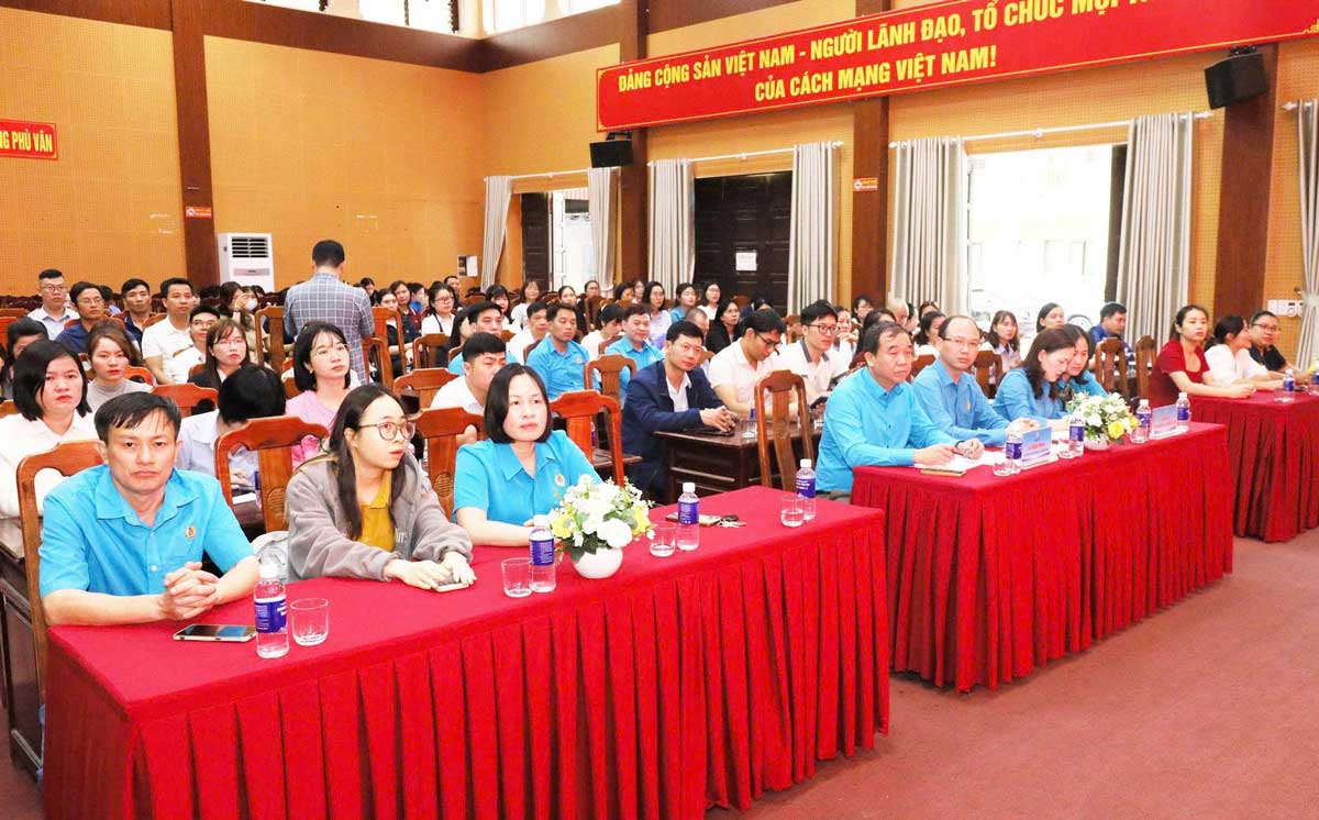 El Comité Sindical de la Zona Industrial de Ha Nam (provincia de Ninh Binh) organizó una conferencia para resumir el trabajo sindical del primer trimestre. Foto: Federación Laboral de la provincia de Ninh Binh