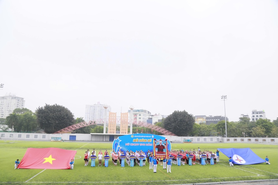 Giải bóng đá giao hữu nữ cán bộ công nhân viên EVN năm 2026 do Công đoàn Điện lực Việt Nam tổ chức được khai mạc sáng 26.3. Ảnh: Đắc Cường