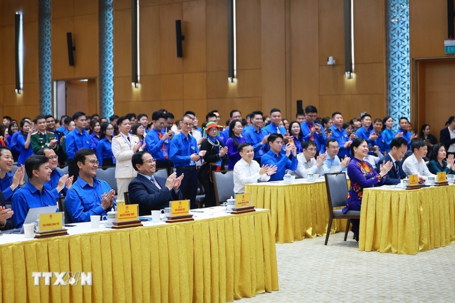 Thủ tướng Chính phủ Phạm Minh Chính và các đại biểu tham dự buổi gặp mặt Gương mặt trẻ Việt Nam tiêu biểu, triển vọng và cán bộ đoàn tiêu biểu. Ảnh: Dương Giang/TTXVN 