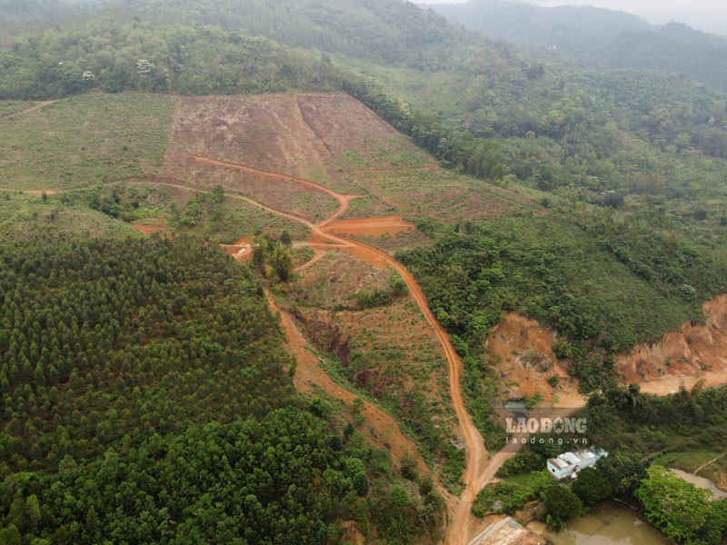 Sau hơn 3 năm công bố thông tin, nhà máy đốt rác tại khu vực Phù Nham vẫn đang là đồi đất cao, dự án vẫn đang nằm trên giấy. Ảnh: Tân Văn