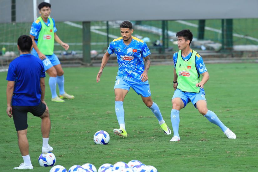Vietnam team is ready for the match against Bangladesh. Photo: Minh Dan