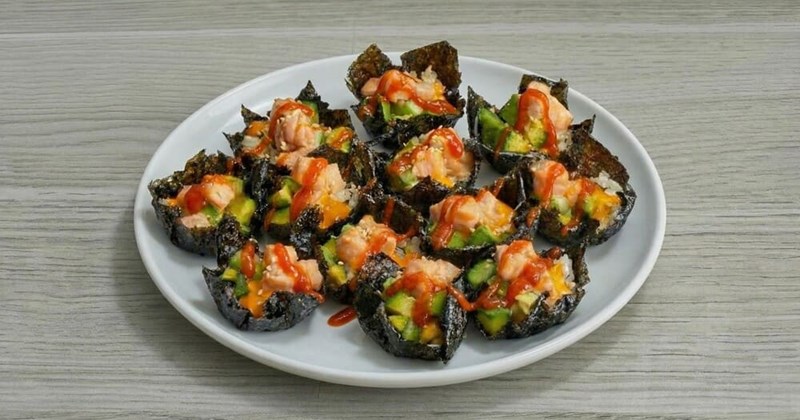 Cách làm sushi "cupcake" cá hồi cho bữa tối nhẹ nhàng