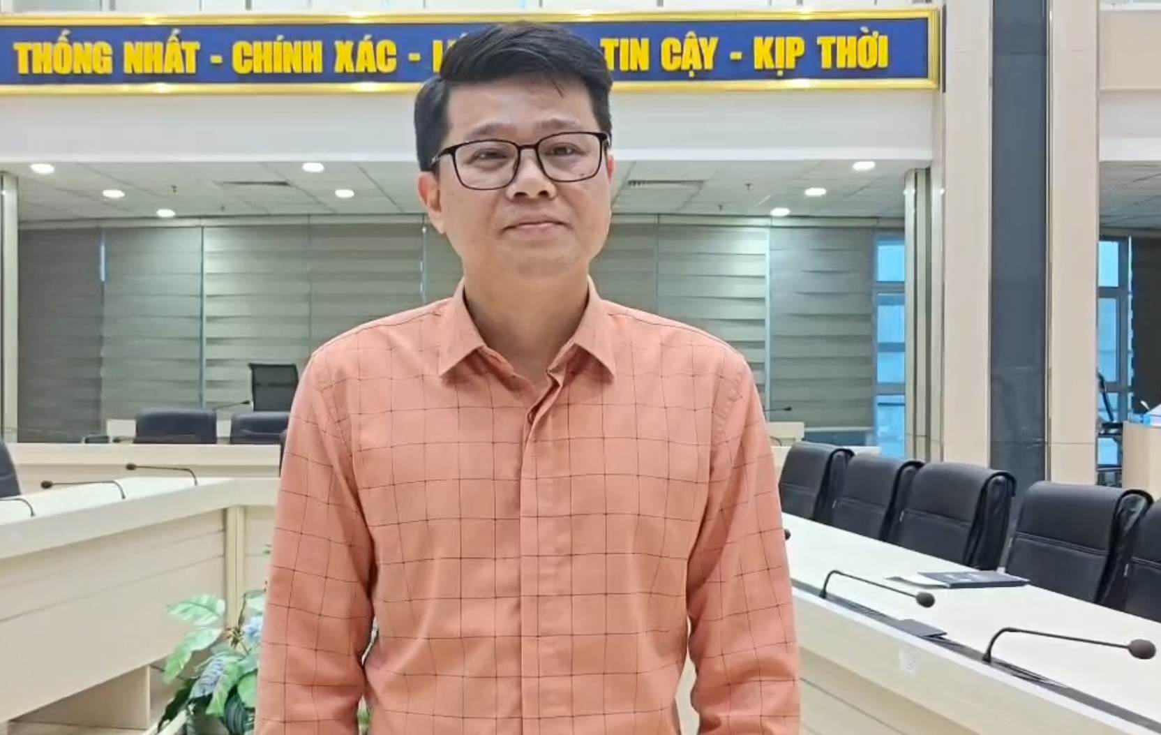 Ông Nguyễn Hữu Thành cho biết nắng nóng năm nay đến sớm hơn trung bình. Ảnh: Quỳnh Hương