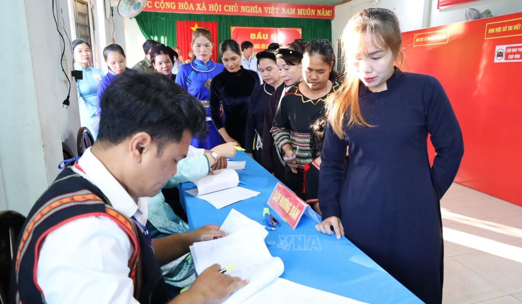 Improving the proportion, quantity, and quality of ethnic minority cadres in state agencies. Illustrative photo: VNA