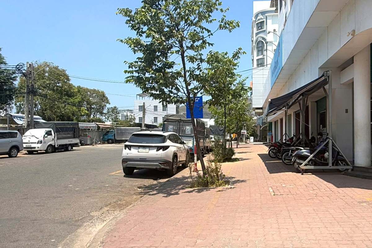 Ta Uyen Street is one of the routes that will collect fees for temporary use of roads and sidewalks in Vung Tau, with a level of 23,000 VND/m2. Photo: Thanh An