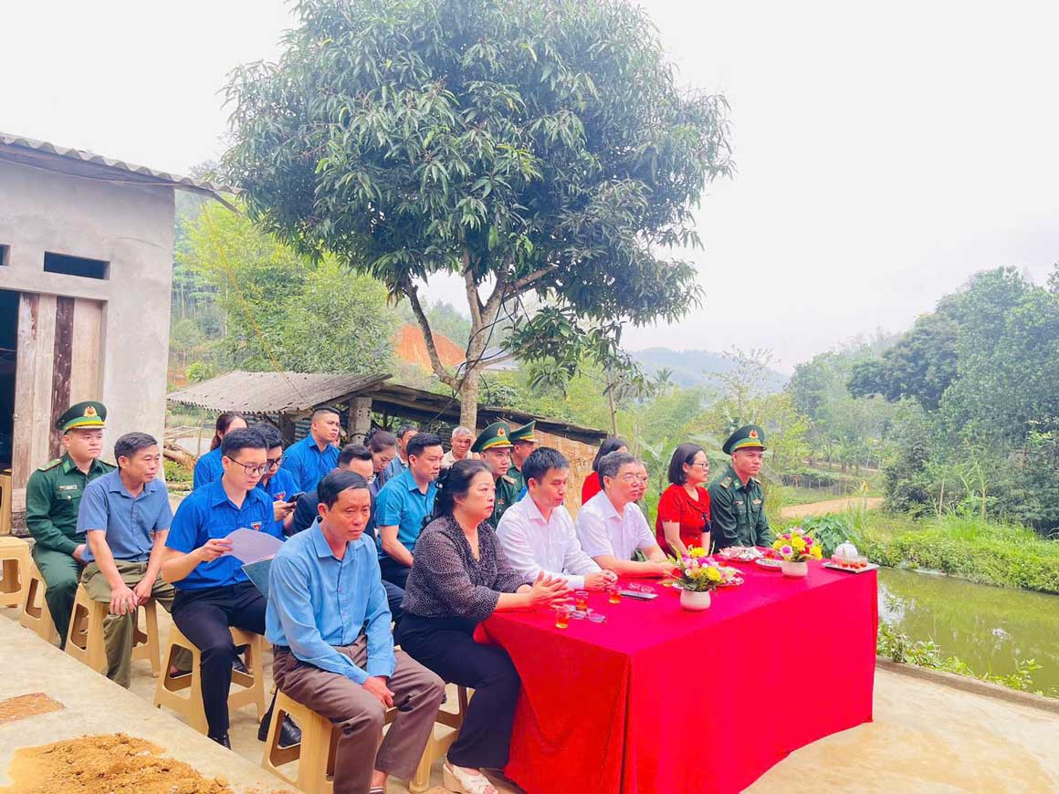 Đại điện địa phương, các đơn vị và đoàn thể tham dự lễ khởi công, chung tay vì an sinh xã hội.