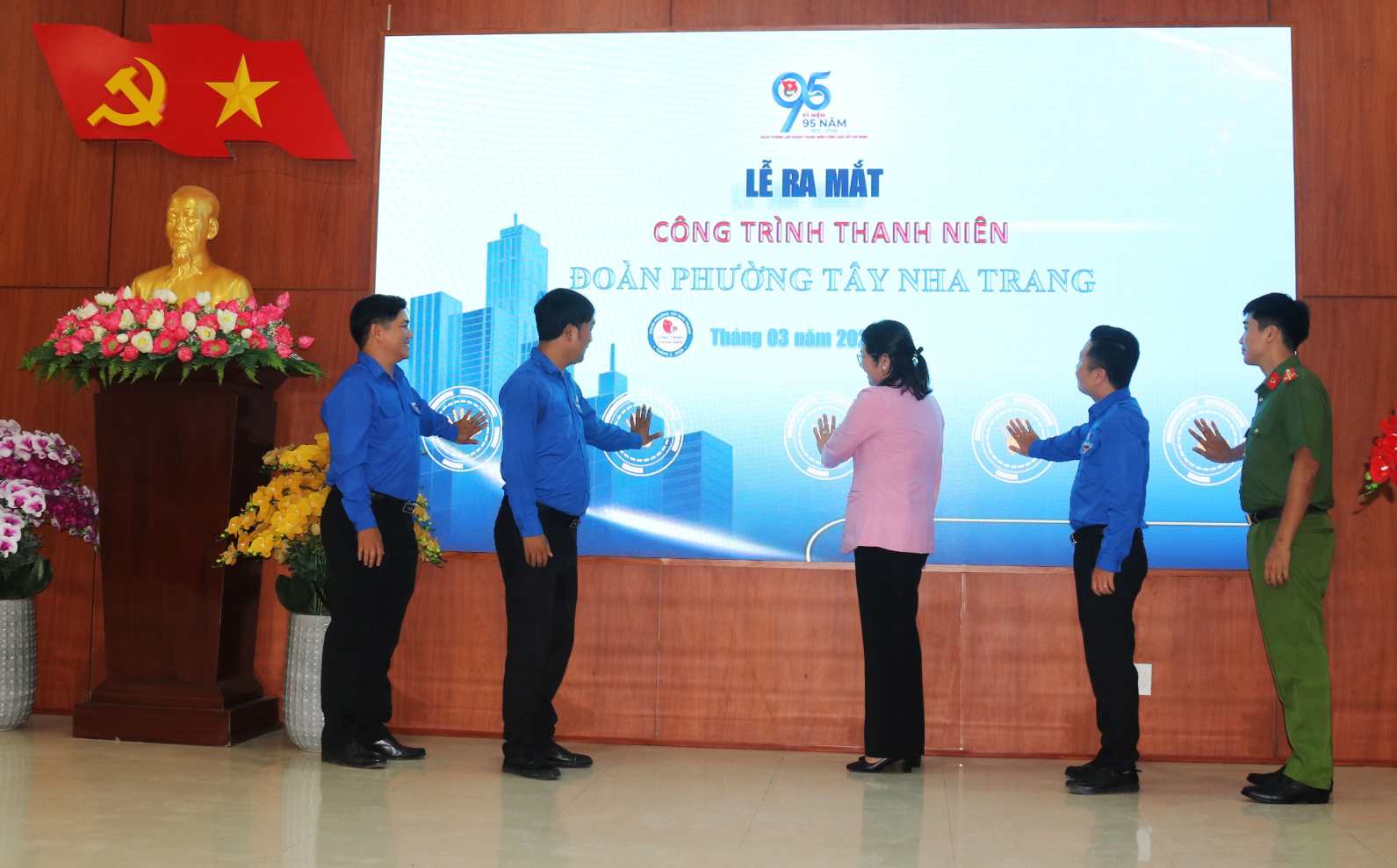 The Youth Union of Tay Nha Trang ward, Khanh Hoa province launches a digital map of multilingual historical relics. Photo: Phuong Linh
