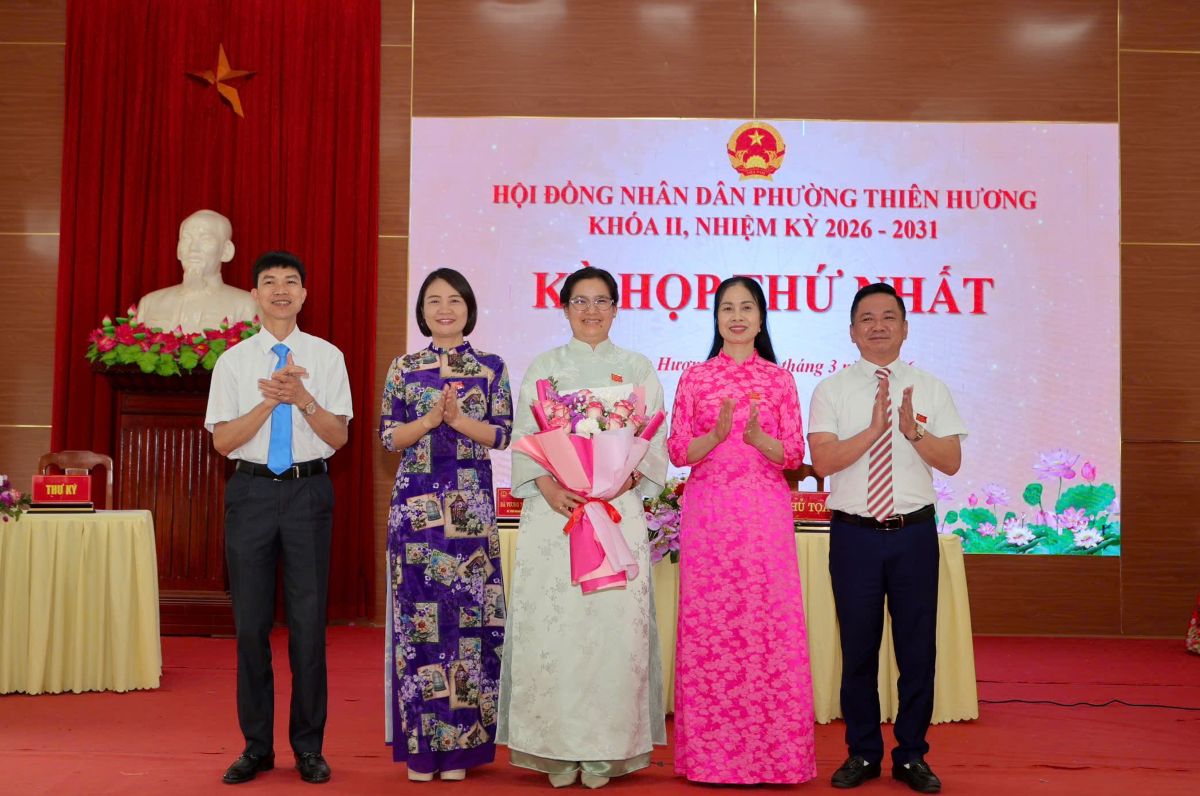 Bà Vương Toàn Thu Thủy, Bí thư Đảng ủy - Chủ tịch HĐND phường Thiên Hương được bầu giữ chức Chủ tịch HĐND phường nhiệm kỳ 2026-2030. Ảnh: Cổng TTĐT Hải Phòng